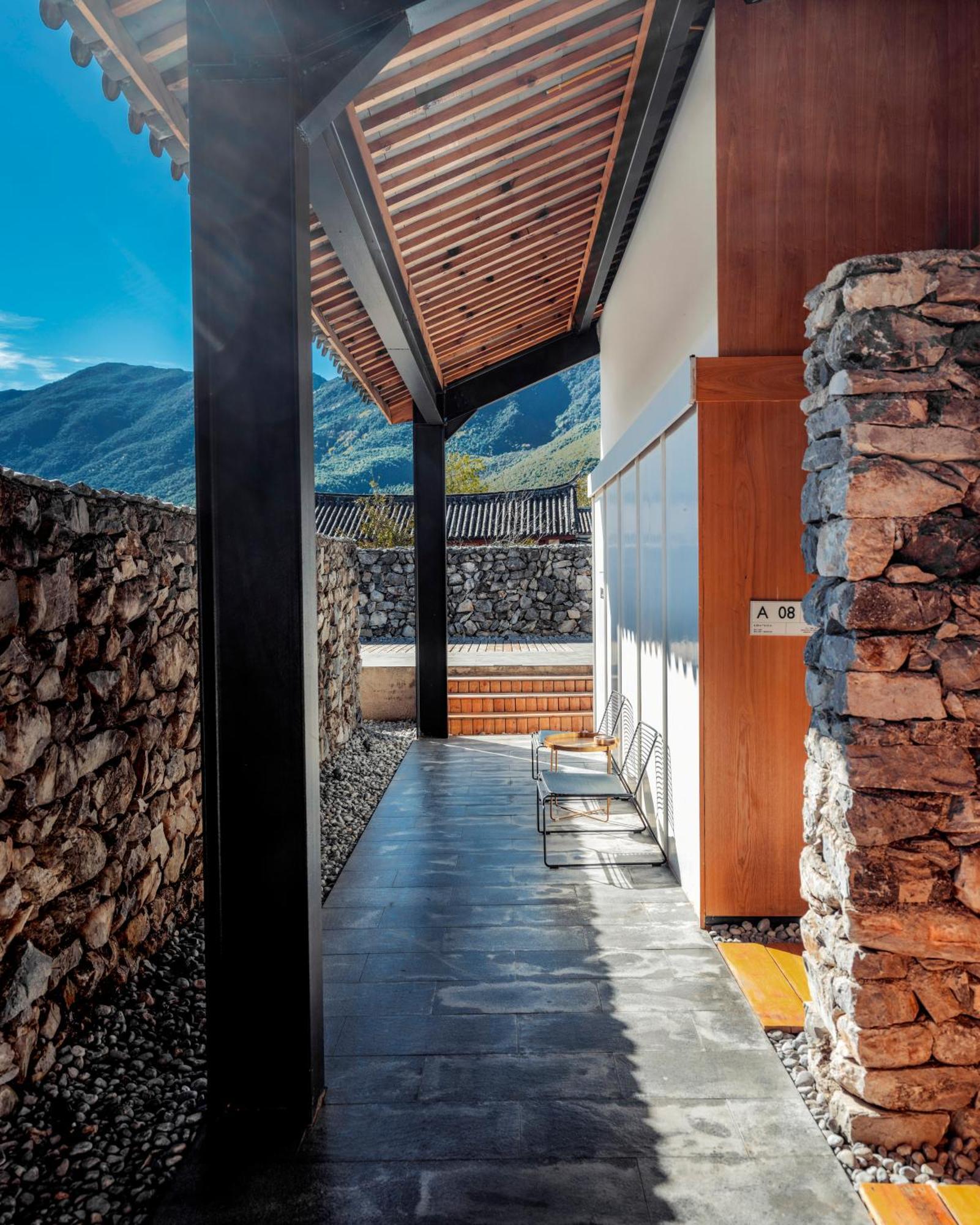 The Rock Hotel Лиджанг Екстериор снимка