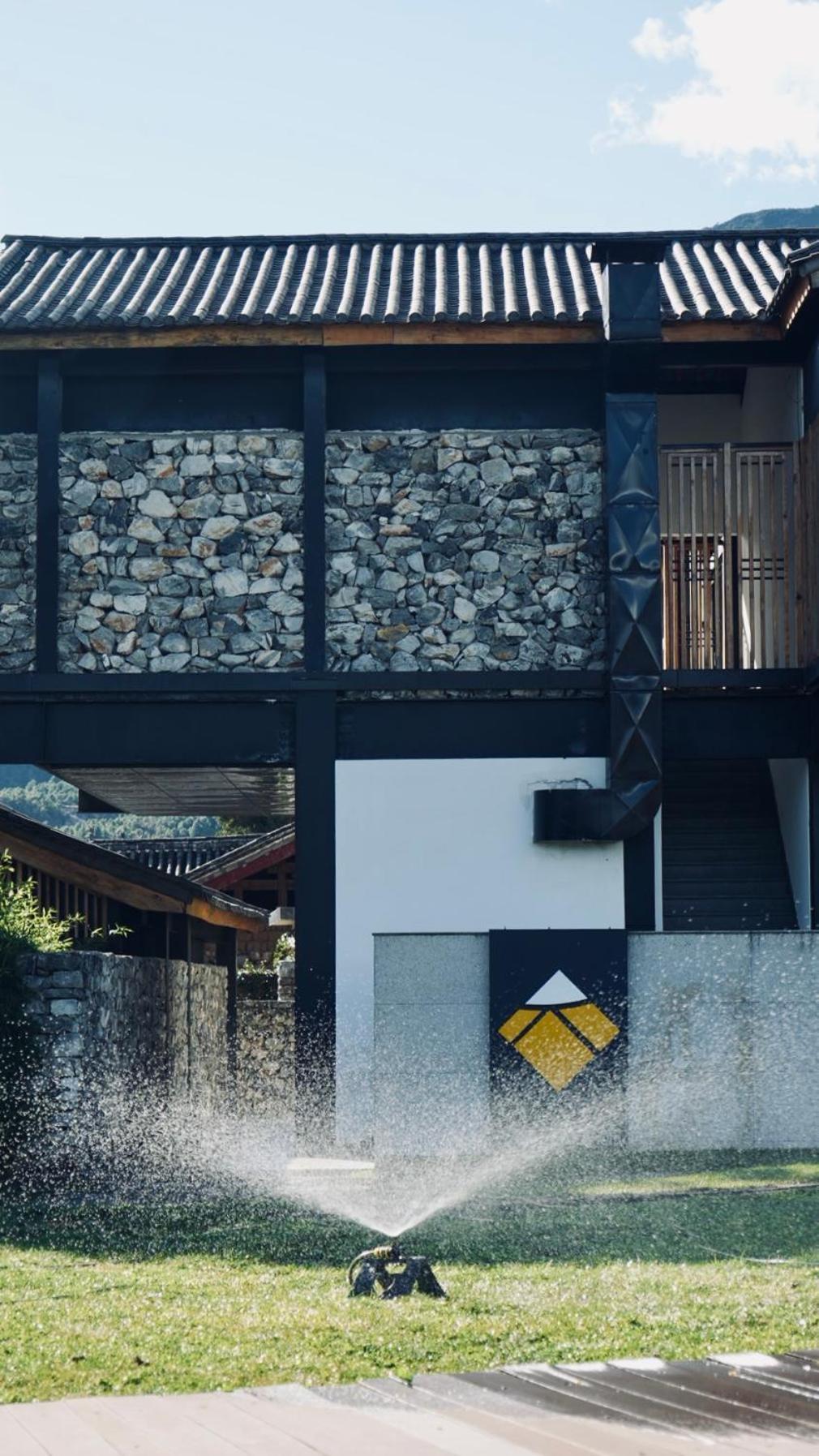 The Rock Hotel Лиджанг Екстериор снимка